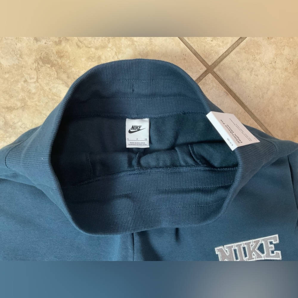 New with Tags Nike Sportwear Wide Fleece Pants in Navy Blue, Size S - Picture 6 of 10